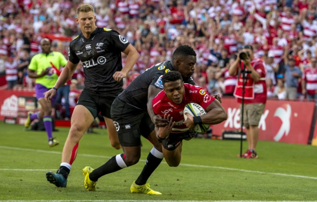 Lions hold off Sharks