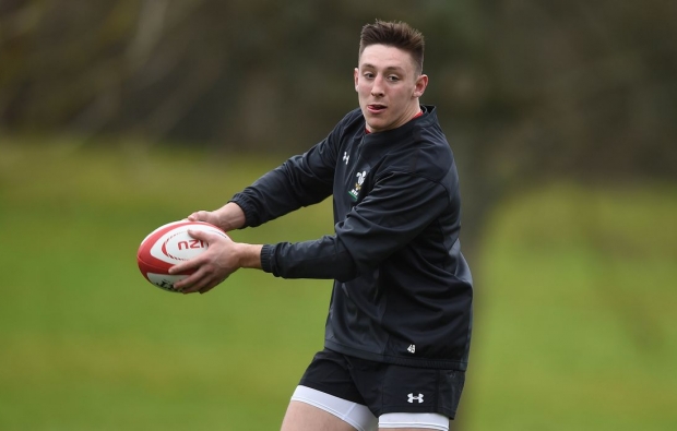 Wales back rookie wing to start