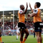 Makazole Mapimpi and Clayton Blommetjies celebrate a try