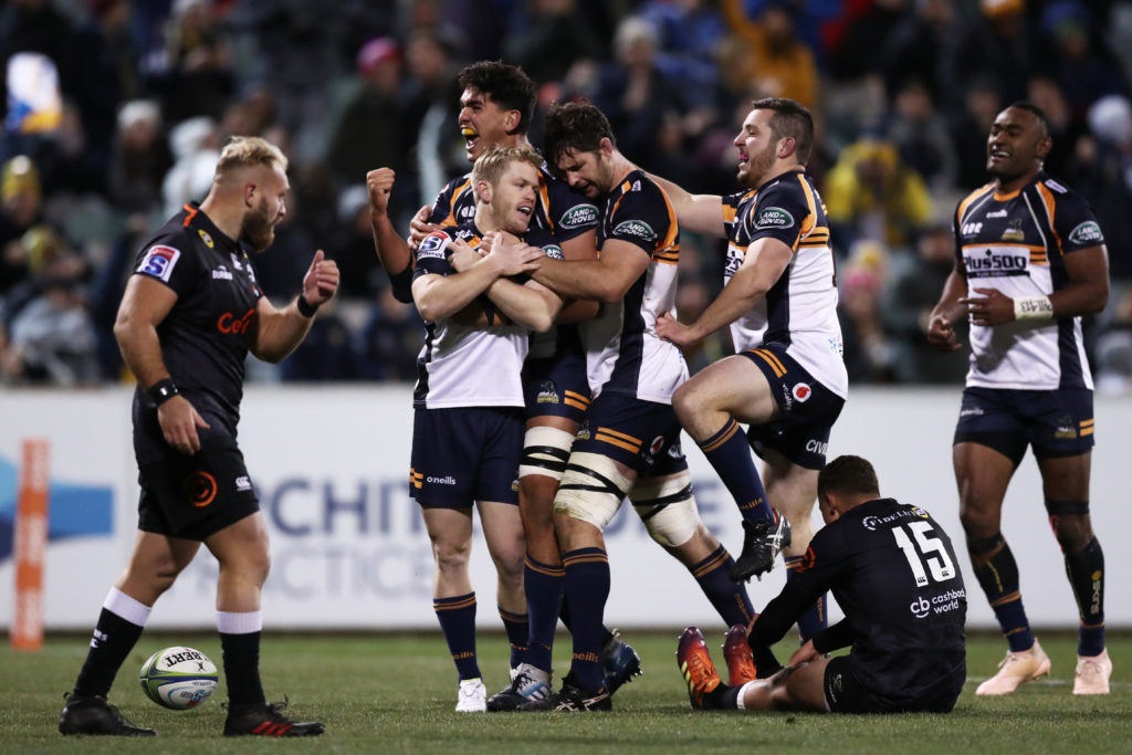 Bulls surprise, Sharks disappoint