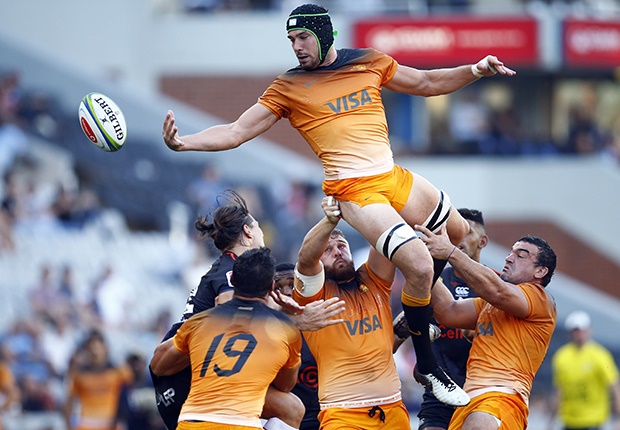 Guido Petti secures lineout ball for the Jaguares