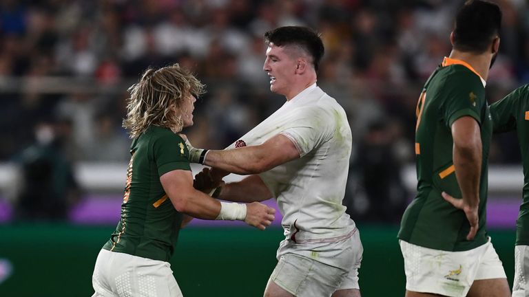 Faf de Klerk and Tom Curry square off /Getty Images