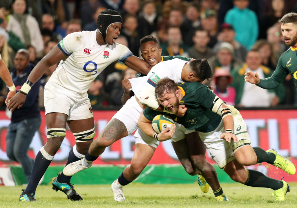 Duane Vermeulen of South Africa challenged by Maro Itoje (l) and Denny Solomona of England during the international rugby match between South Africa and England at the Free State Stadium, Bloemfontein on 16 June 2018 ©Muzi Ntombela/BackpagePix