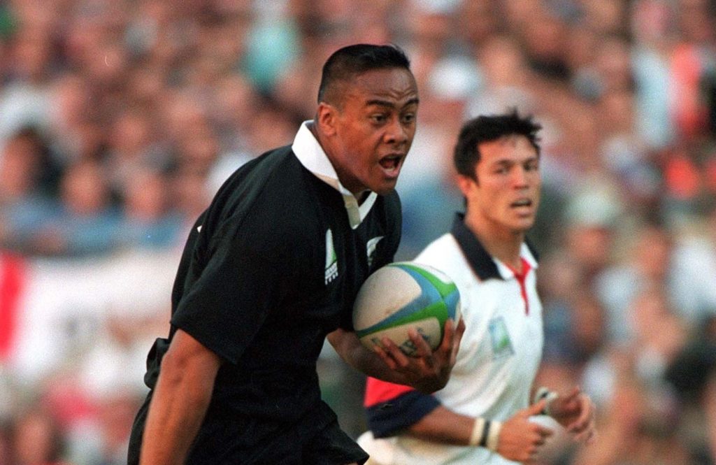18/6/95 Rugby World Cup 1995, England v New Zealand, Jonah Lomu heads towards the try line. (Photo by Mark Leech/Getty Images)