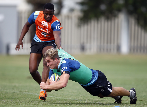 DURBAN, SOUTH AFRICA - SEPTEMBER 02: Aphelele Fassi of the Cell C Sharks and Jordan Sesink-Clee during the Cell C Sharks training session at Jonsson Kings Park Stadium on September 02, 2020 in Durban, South Africa. (Photo by Steve Haag/Gallo Images)