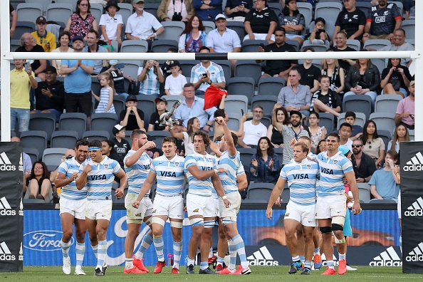 New Zealand's players celebrate victory at the end of 2020 Tri-Nations rugby match between the New Zealand and Argentina at Bankwest Stadium in Sydney on November 14, 2020. (Photo by David Gray / AFP) / / IMAGE RESTRICTED TO EDITORIAL USE - STRICTLY NO COMMERCIAL USE (Photo by DAVID GRAY/AFP via Getty Images)