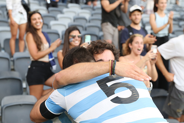 SYDNEY, AUSTRALIA - NOVEMBER 14: Matias Alemanni of the Pumas celebrates with fans after winning the 2020 Tri-Nations rugby match between the New Zealand All Blacks and the Argentina Los Pumas at Bankwest Stadium on November 14, 2020 in Sydney, Australia. (Photo by Mark Kolbe/Getty Images)