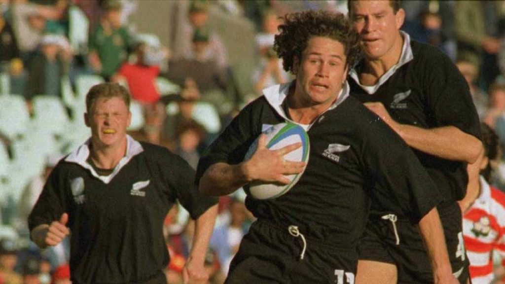 Mark Ellis on the charge for the All Blacks against Japan in 1995
