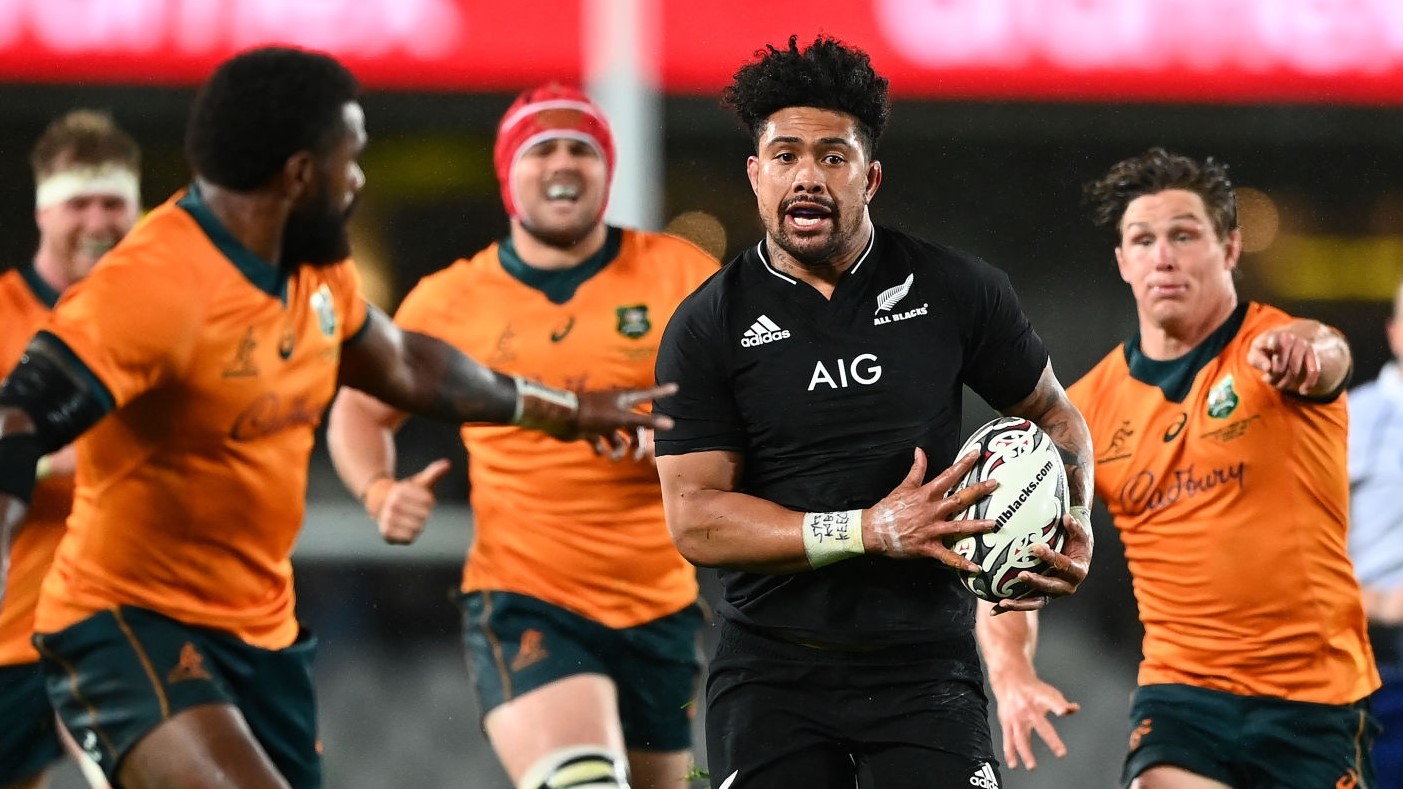 AUCKLAND, NEW ZEALAND - AUGUST 14: Ardie Savea of the All Blacks makes a break during The Rugby Championship and Bledisloe Cup match between the New Zealand All Blacks and the Australian Wallabies at Eden Park on August 14, 2021 in Auckland, New Zealand. (Photo by Hannah Peters/Getty Images)