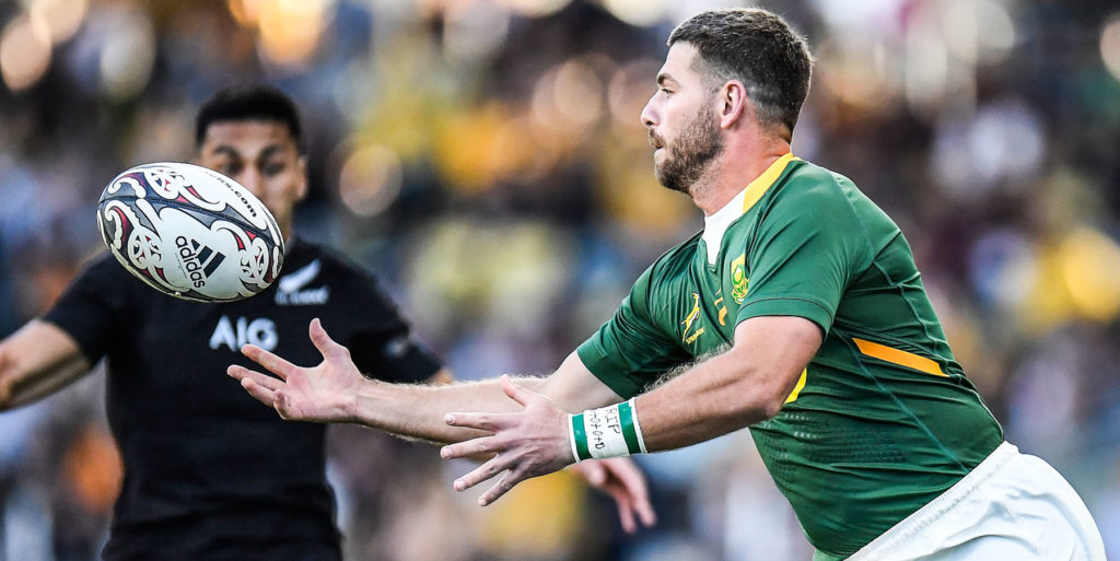 Willie le Roux losses the ball against the All Blacks