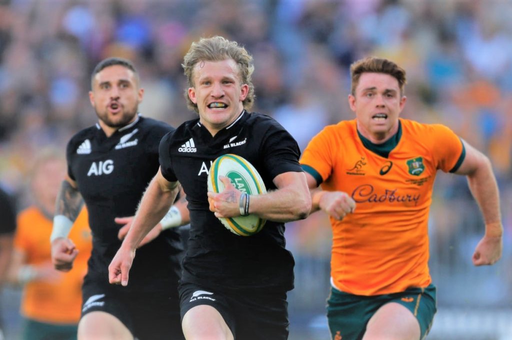 PERTH, AUSTRALIA - SEPTEMBER 05: Damian McKenzie of the All Blacks runs for a try during the Bledisloe Cup match between the Australian Wallabies and the New Zealand All Blacks, part of The Rugby Championship, at Optus Stadium on September 05, 2021 in Perth, Australia. (Photo by James Worsfold/Getty Images)