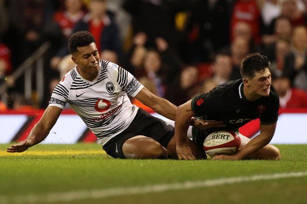 'Rees Lightning' seals Wales win over 14-man Fiji