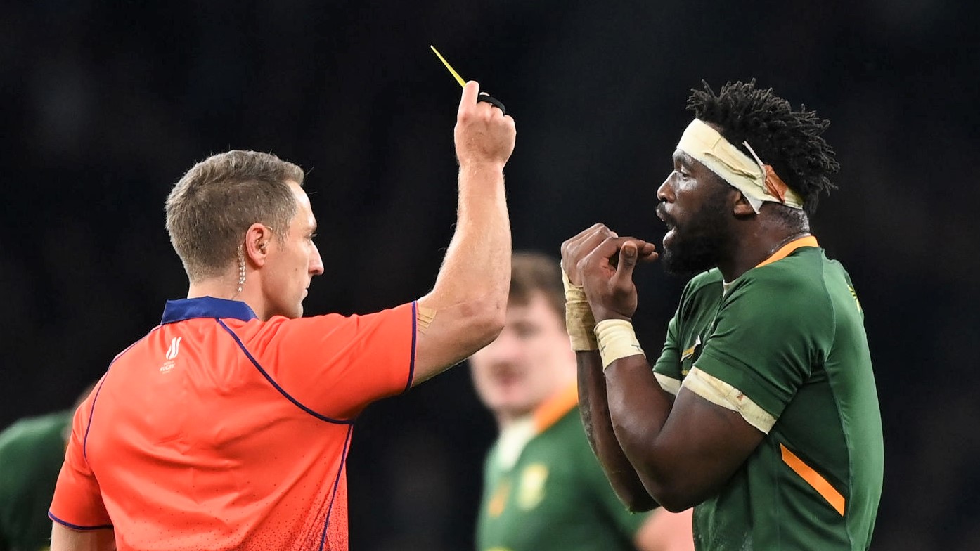 LONDON, ENGLAND - NOVEMBER 20: Siya Kolisi of South Africa is shown a yellow card by Referee, Adam Brace during the Autumn Nations Series match between England and South Africa at Twickenham Stadium on November 20, 2021 in London, England. (Photo by Shaun Botterill/Getty Images)