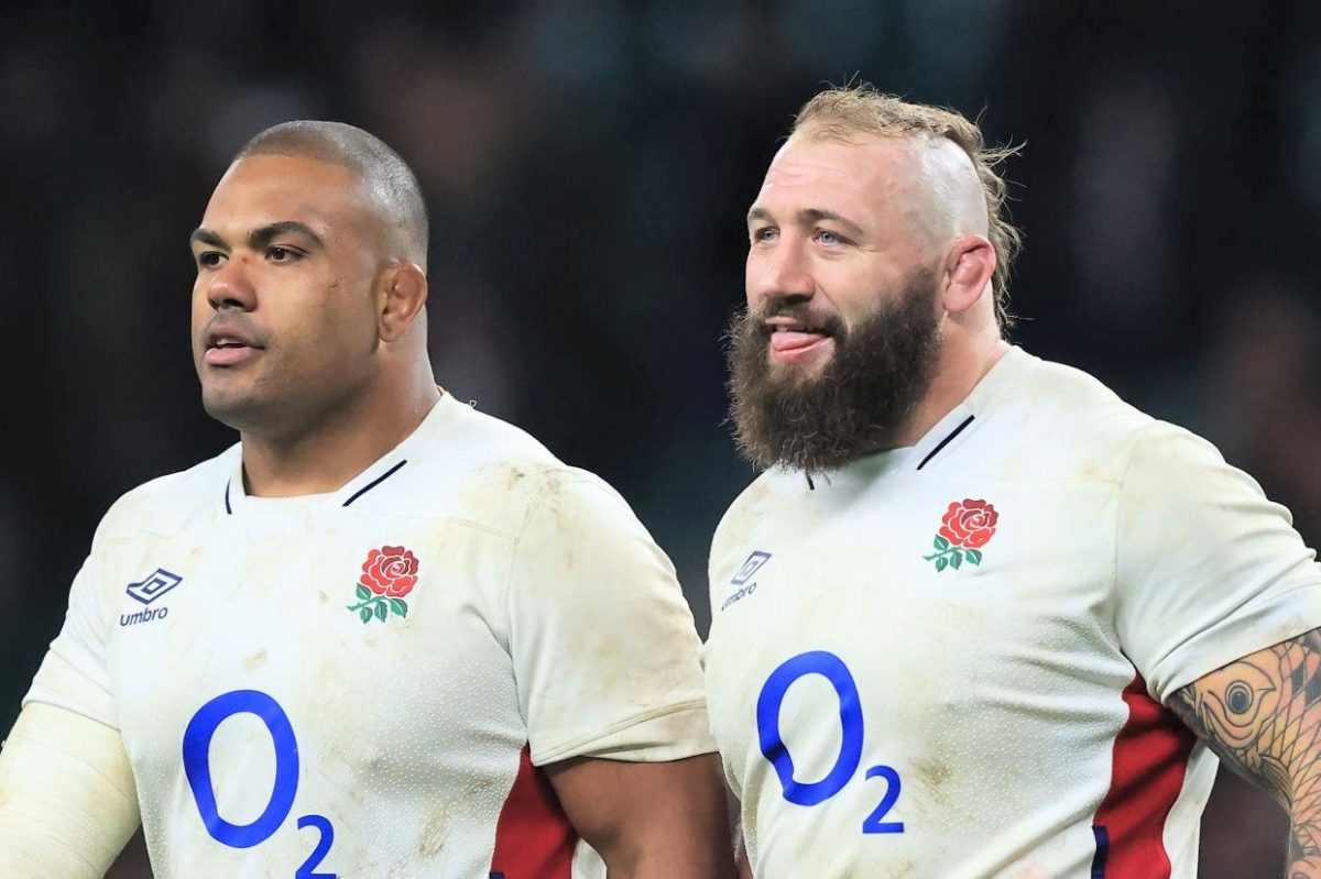 LONDON, ENGLAND - NOVEMBER 20: Joe Marler and Kyle Sinckler of England celebrate victory following the Autumn Nations Series match between England and South Africa at Twickenham Stadium on November 20, 2021 in London, England. (Photo by David Rogers/Getty Images)