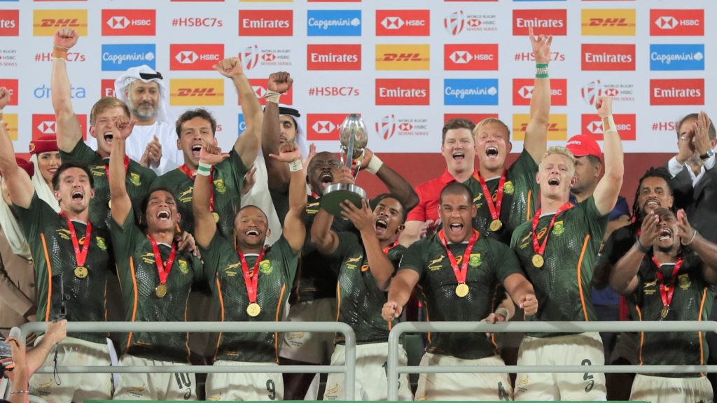 epa09621490 Players of South Africa celebrate with the trophy after winning the Emirates Dubai 7s Rugby tournament final match between Australia and South Africa in Dubai, United Arab Emirates, 04 December 2021.