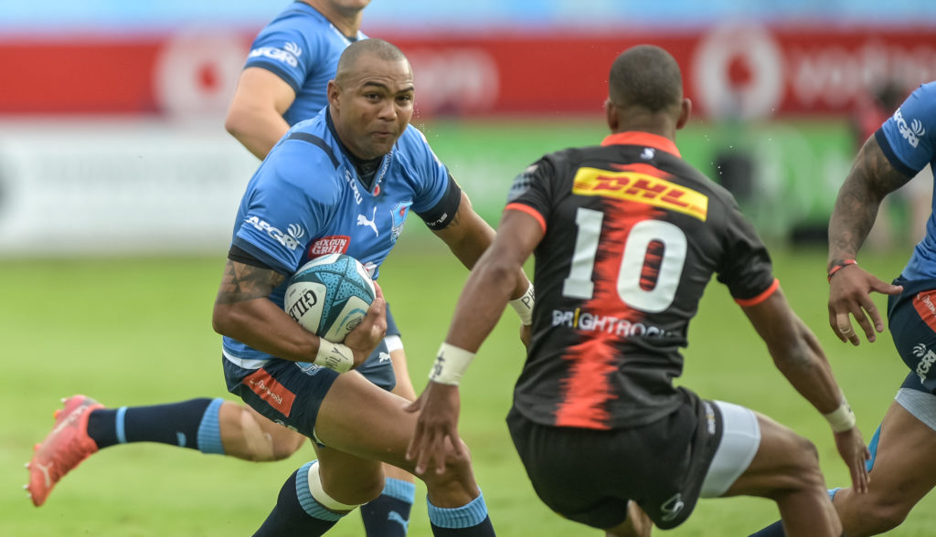 Chris Smith of the Vodacom Bulls and Cornal Hendricks (C) of the Vodacom Bulls during the United Rugby Championship 2021/22 game between the Vodacom Bulls and the DHL Stormers at Loftus Versfeld in Pretoria on 22 January 2022 ©Christiaan Kotze/BackpagePix