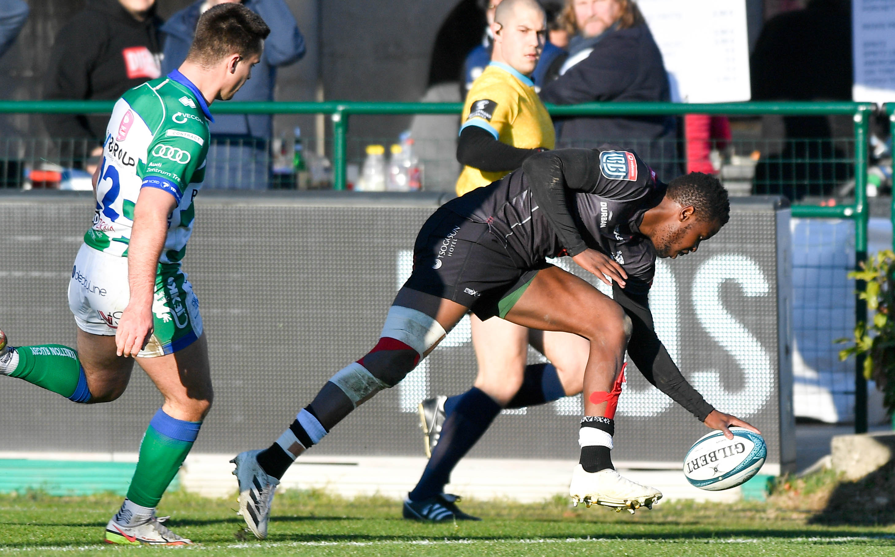 Mandatory Credit: Photo by Luca Sighniolfi/INPHO/Shutterstock/BackpagePix (12824431p) Benetton Rugby vs Cell C Sharks. Sharks' Aphelele Fassi scores their second try United Rugby Championship, Stadio Monigo, Treviso, Italy - 26 Feb 2022