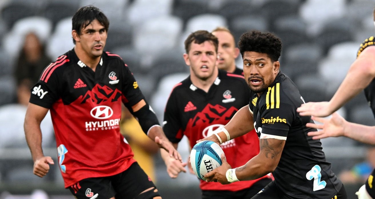 DUNEDIN, NEW ZEALAND - FEBRUARY 19: Ardie Savea of the Hurricanes makes a break during the round one Super Rugby Pacific match between the Crusaders and the Hurricanes at Forsyth Barr Stadium on February 19, 2022 in Dunedin, New Zealand. (Photo by Joe Allison/Getty Images)