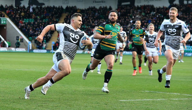 Springbok centre Saffas Abroad NORTHAMPTON, ENGLAND - FEBRUARY 19: Rohan Janse van Rensburg of Sale Sharks breaks to score their third try during the Gallagher Premiership Rugby match between Northampton Saints and Sale Sharks at Franklin's Gardens on February 19, 2022 in Northampton, England.