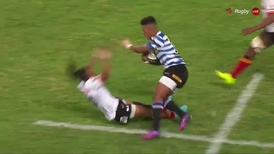 Angelo Davids charge through Rosko Specman - SA Rugby magazine