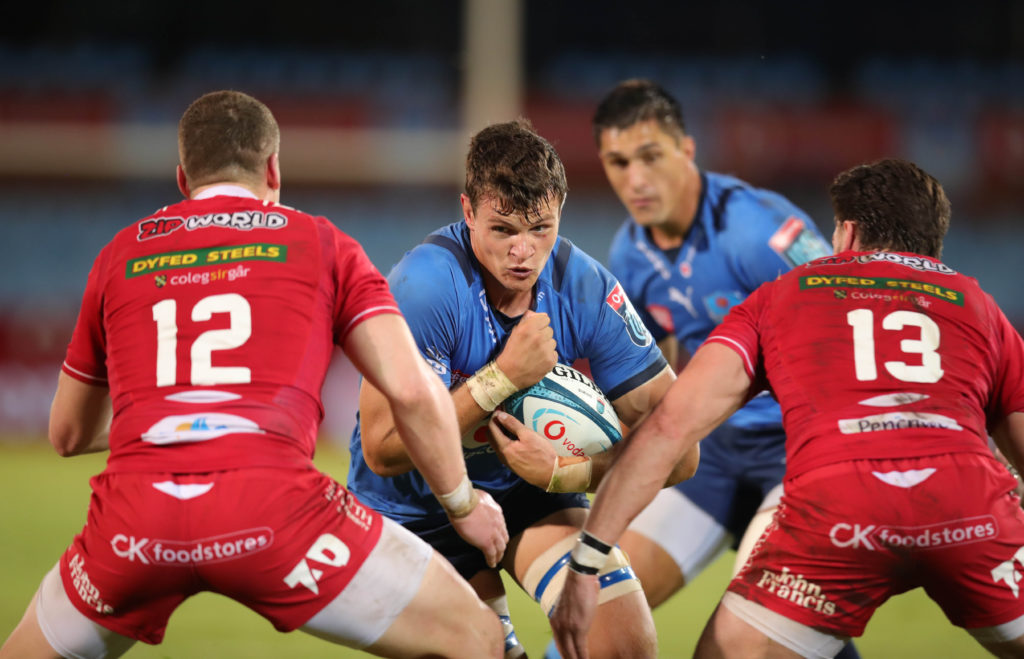 Elrigh Louw of the Vodacom Bulls challenged by Scott Williams and Johnny Williams of the Llanelli Scarlets during the United Rugby Championship 2021/22 game between the Vodacom Bulls and the Llanelli Scarlets at Loftus Versfeld Stadium, Pretoria on 18 March 2022 ©Samuel Shivambu/BackpagePix