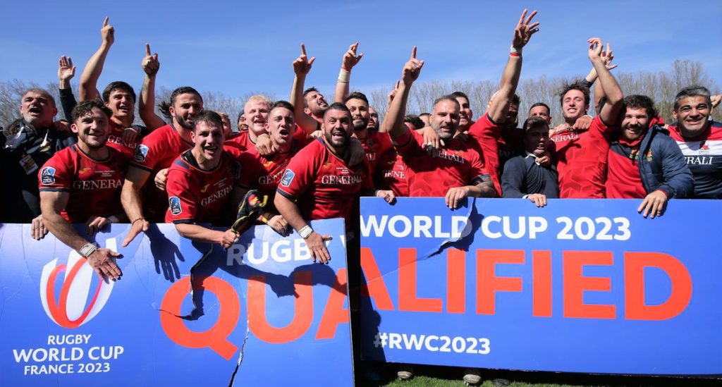 MADRID, SPAIN - MARCH 13: Spain team celebrate their victory behind the Rugby World Cup 2023 qualified board after winning their Rugby Europe Championship 2022 match against Portugal at Campo Rugby Central on March 13, 2022 in Madrid, Spain. (Photo by Gonzalo Arroyo - World Rugby/World Rugby via Getty Images)