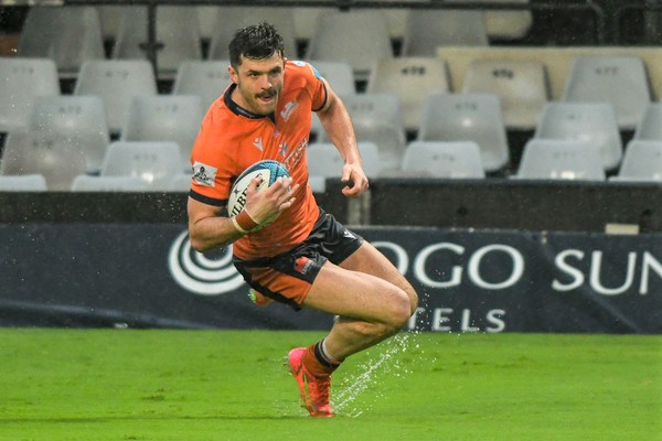 DURBAN, SOUTH AFRICA - MARCH 26: Blair Kinghorn of Edinburgh scores a try during the United Rugby Championship match between Cell C Sharks and Edinburgh at Hollywoodbets Kings Park on March 26, 2022 in Durban, South Africa. (Photo by Darren Stewart/Gallo Images)