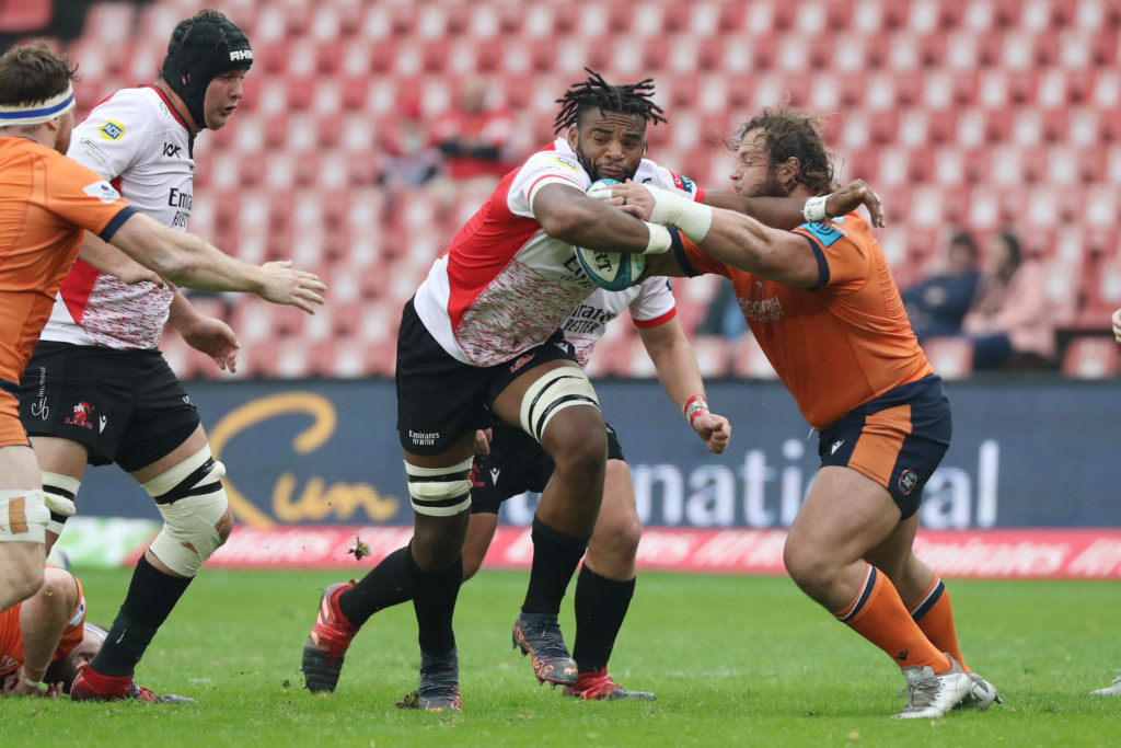 Vincent Tshituka tries to get away from Pierre Schoeman at Ellis Park