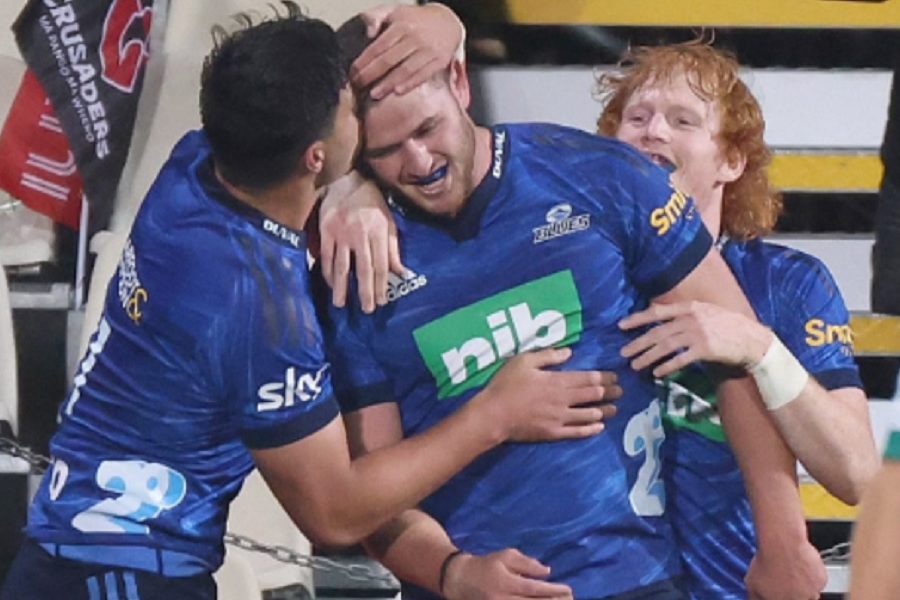 Super Rugby: Blues 'turn the tide' to go top
