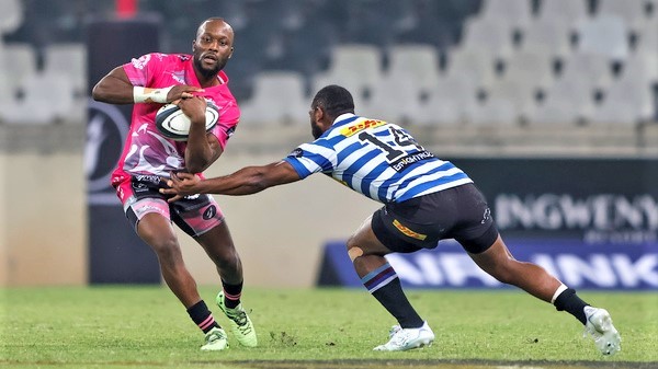 NELSPRUIT, SOUTH AFRICA - MAY 13: Sebastian De Klerk of the Pumas and Sergeal Petersen of DHL Western Province during the Carling Currie Cup match between Airlink Pumas and DHL Western Province at Mbombela Stadium on May 13, 2022 in Nelspruit, South Africa. (Photo by Dirk Kotze/Gallo Images)