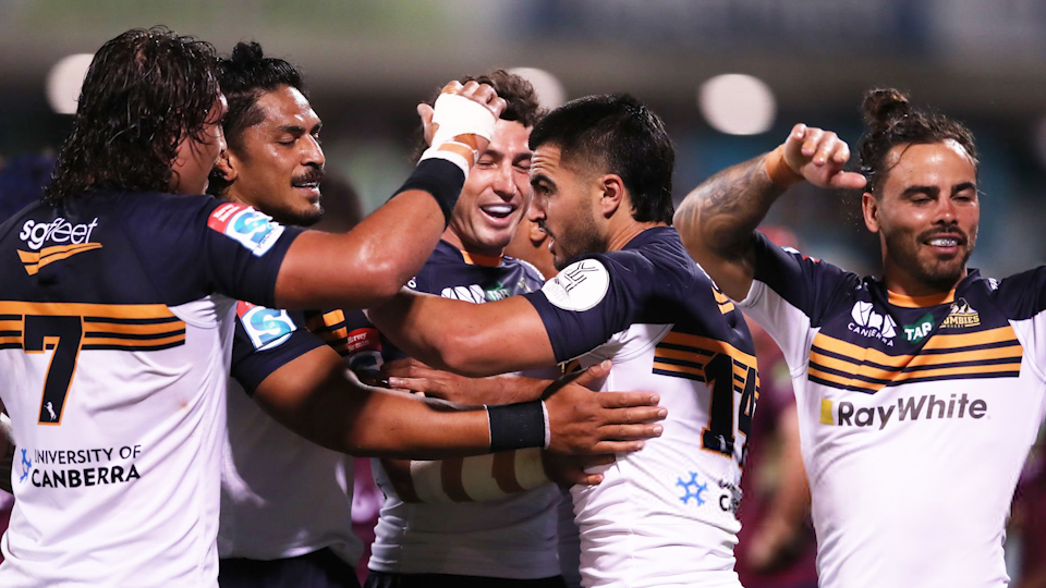 CANBERRA, AUSTRALIA - MARCH 18: Tom Wright of the Brumbies celebrates with team mates after scoring a try during the round five Super Rugby Pacific match between the ACT Brumbies and the Queensland Reds at GIO Stadium on March 18, 2022 in Canberra, Australia. (Photo by Matt King/Getty Images)