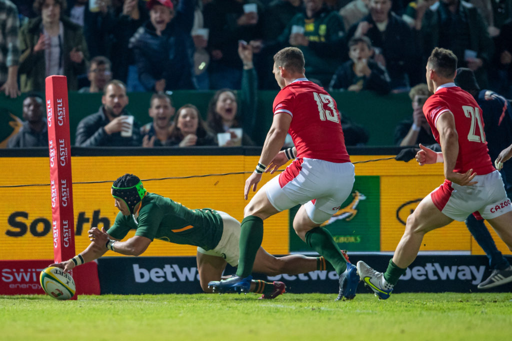 PRETORIA, SOUTH AFRICA - JULY 02: Cheslin Kolbe of the Springboks scores a try during the 1st Castle Lager Incoming Series test match between South Africa and Wales at Loftus Versfeld on July 02, 2022 in Pretoria, South Africa.