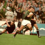 19 Aug 2000: Thinus Delport of South Africa escapes Christian Cullen of New Zealand to score during the Tri-Nations 2000 match played at Ellis Park, in Johannesburg, South Africa. South Africa won the match 46-40.