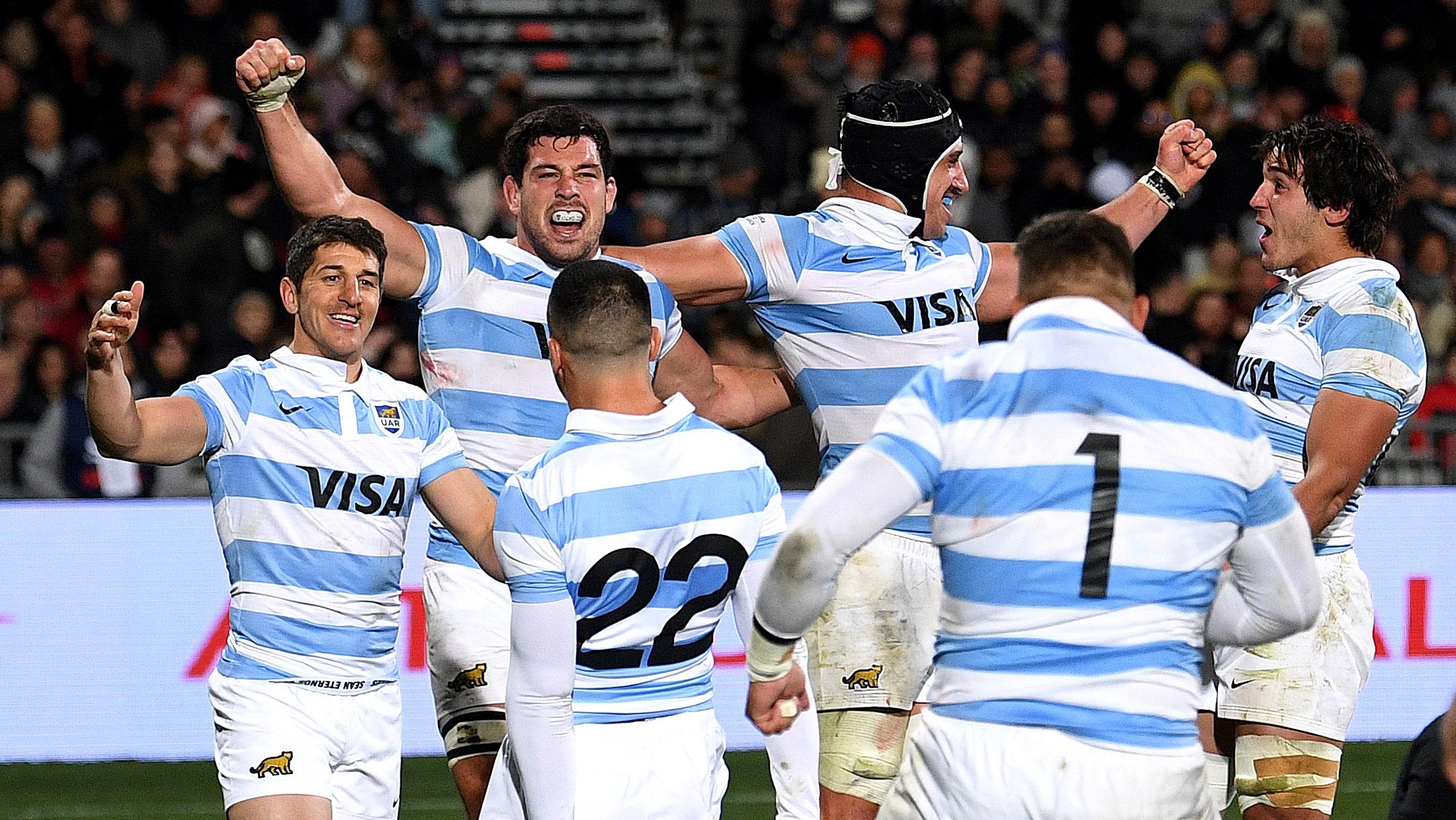 CHRISTCHURCH, NEW ZEALAND - AUGUST 27: Argentina celebrate after defeating New Zealand during The Rugby Championship match between the New Zealand All Blacks and Argentina Pumas at Orangetheory Stadium on August 27, 2022 in Christchurch, New Zealand. (Photo by Joe Allison/Getty Images)