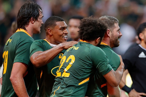 South Africa's Willie le Roux (R) celebrate with teammates after scoring a try during the Rugby Championship international rugby match between South Africa and New Zealand at the Mbombela Stadium in Mbombela on August 6, 2022.