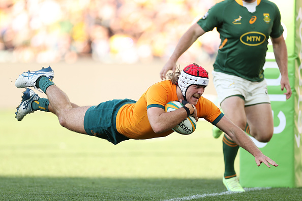 ADELAIDE, AUSTRALIA - AUGUST 27: Fraser McReight of the Wallabies scores a try during The Rugby Championship match between the Australian Wallabies and the South African Springboks at Adelaide Oval on August 27, 2022 in Adelaide, Australia.