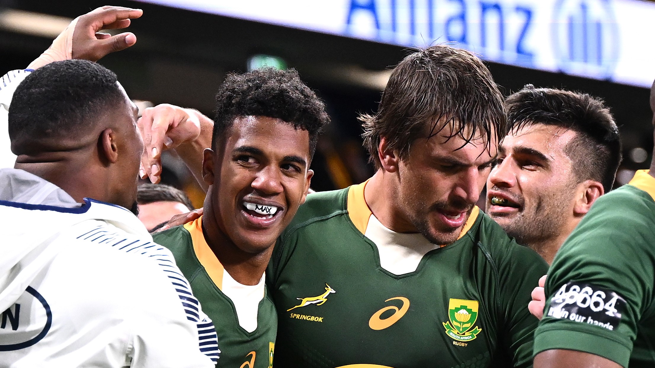 epa10156750 Canan Moodie of South Africa (second left) celebrates with teammates after scoring a try during the Rugby Championship Test match between the Australian Wallabies and the South African Springboks at Allianz Stadium in Sydney, Australia, 03 September 2022. EPA/DAN HIMBRECHTS AUSTRALIA AND NEW ZEALAND OUT