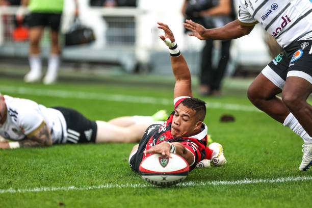 Cheslin KOLBE of Toulon score his try during the Top 14 match between Toulon and Brive at Felix Mayol Stadium on October 8, 2022 in Toulon, France.