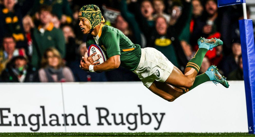 LONDON, ENGLAND - NOVEMBER 26: Kurt-Lee Arendse of South Africa scores their first try during the Autumn International match between England and South Africa at Twickenham Stadium on November 26, 2022 in London, England. (Photo by Paul Harding/Getty Images)