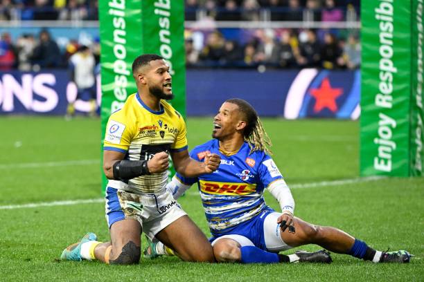 Clermont's French fullback Cheikh Tiberghien (L) and Stormers' South African wing Clayton Blommetjies (R) react during the European Champions Cup pool B rugby union match between Clermont and Stormers at the Michelin stadium in Clermont-Ferrand on December 10, 2022.