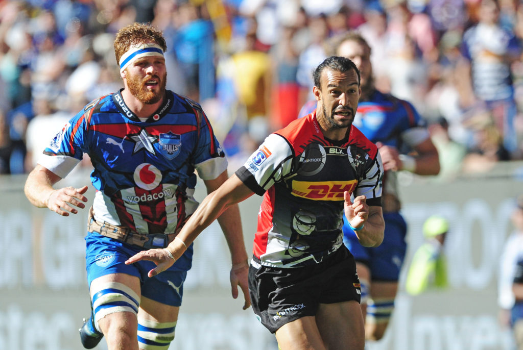 Dillyn Leyds of the Stormers and Jannes Kirsten of the Bulls give chase during the 2019 Super Rugby game the Stormers and the Bulls at Newlands Rugby Stadium in Cape Town on 27 April 2019