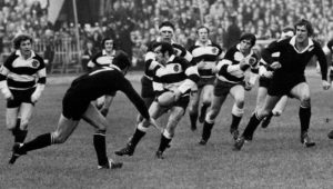 Barbarians' Gareth Edwards (c) passes to the wing. Pictured second from left in background is Phil Bennett. (Photo by S&G/PA Images via Getty Images)