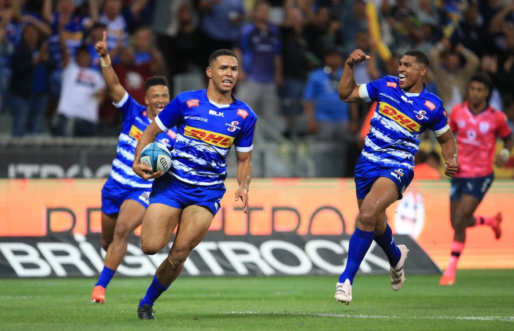 Angelo Davids and Damian Willemse cheer on Suleiman Hartzenberg for a try
