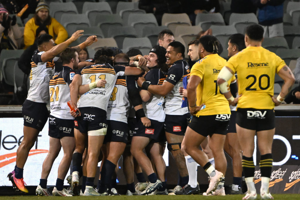 Brumbies players celebrate their victory during the Super Rugby quarter-final match between the ACT Brumbies and Hurricanes at the GIO Stadium in Canberra on June 10, 2023./ -- IMAGE RESTRICTED TO EDITORIAL USE - STRICTLY NO COMMERCIAL USE -- - -- IMAGE RESTRICTED TO EDITORIAL USE - STRICTLY NO COMMERCIAL USE --