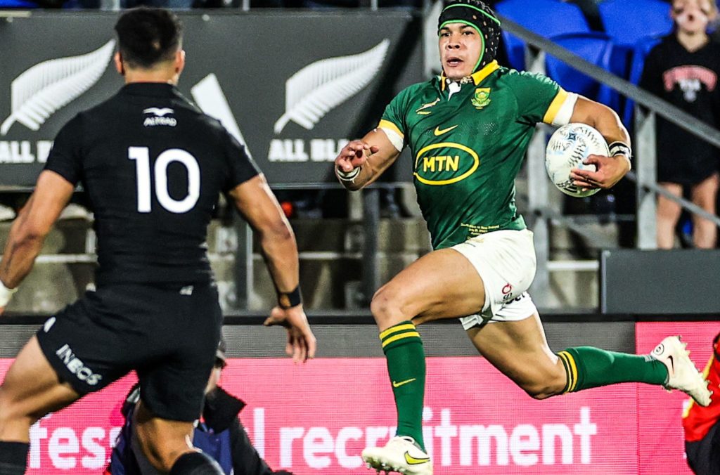 Cheslin Kolbe runs at Richie Mo'unga of the All Blacks in Auckland