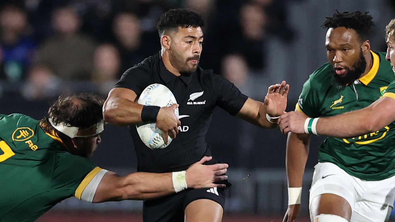AUCKLAND, NEW ZEALAND - JULY 15: Richie Mo’unga of the All Blacks  (C) looks for a gap during The Rugby Championship match between the New Zealand All Blacks and South Africa Springboks at Mt Smart Stadium on July 15, 2023 in Auckland, New Zealand. (Photo by Fiona Goodall/Getty Images)