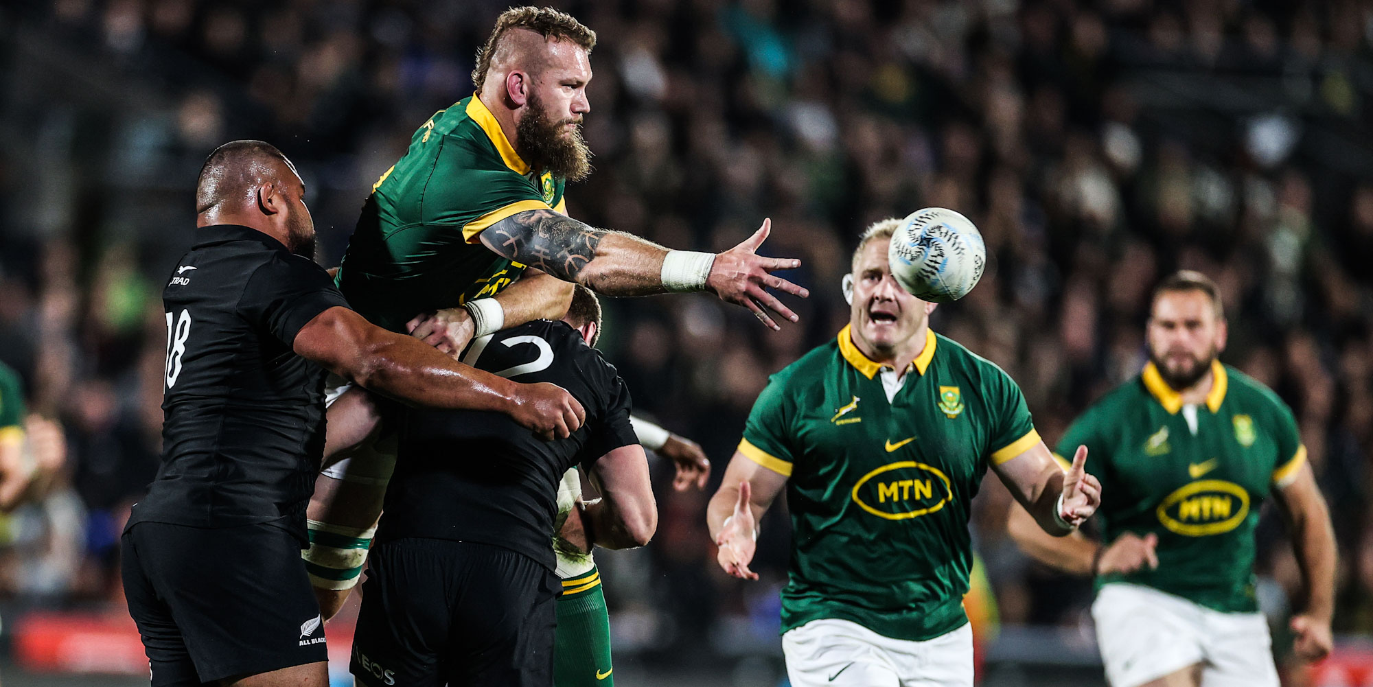 AUCKLAND, NEW ZEALAND - JULY 15: RG Snyman of South Africa looks to pass during The Rugby Championship match between the New Zealand All Blacks and South Africa Springboks at Mt Smart Stadium on July 15, 2023 in Auckland, New Zealand. (Photo by Fiona Goodall/Getty Images)