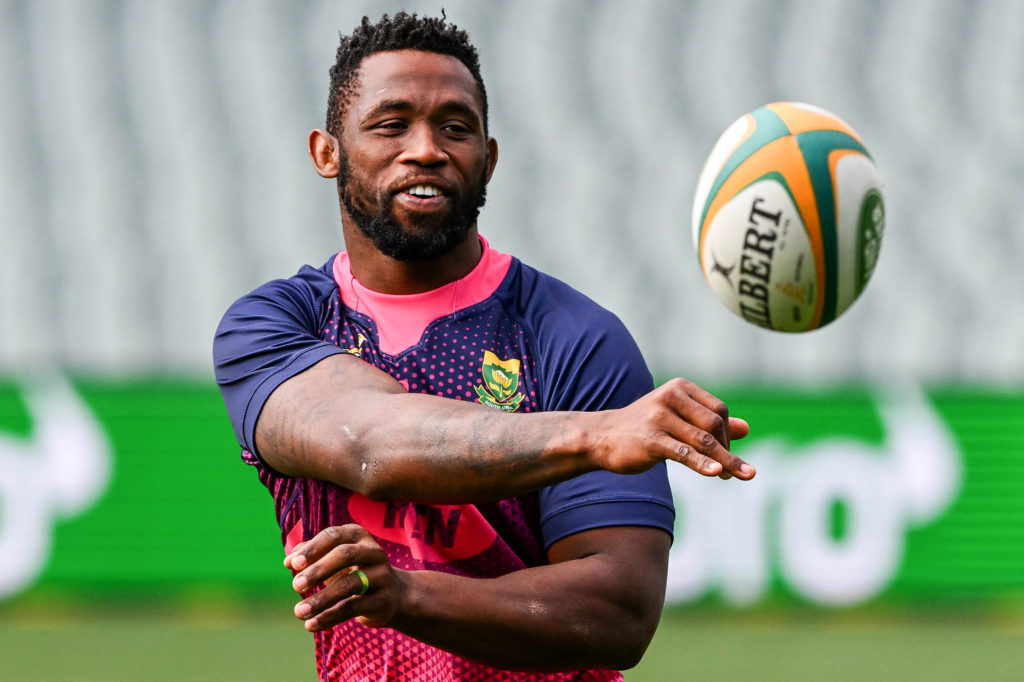 South Africa's rugby player Siya Kolisi takes part in a captain's run training session at Adelaide Oval on August 26, 2022, ahead of the eToro Rugby Championship against Australia in Adelaide.