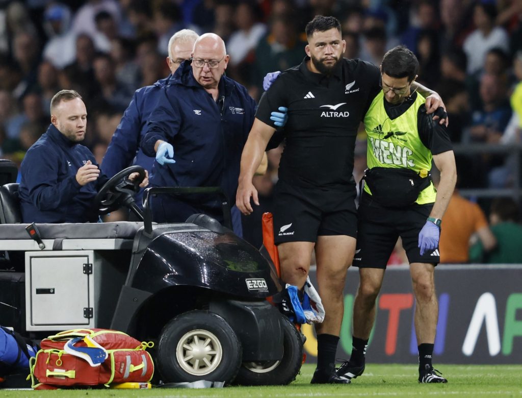 New Zealand's prop Tyrel Lomax leaves the field after receiving medical treatment to a knee injury during the pre-World Cup Rugby Union match between New Zealand and South Africa at Twickenham Stadium in west London, on August 25, 2023.