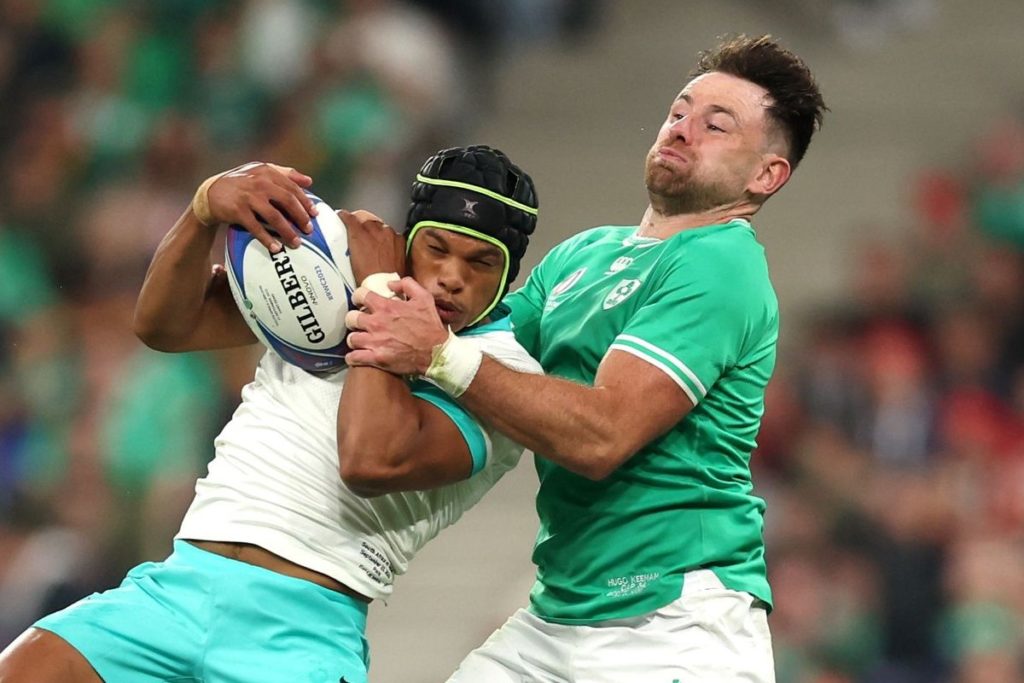 PARIS, FRANCE - SEPTEMBER 23: Kurt-Lee Arendse of South Africa contends for the aerial ball with Hugo Keenan of Ireland during the Rugby World Cup France 2023 match between South Africa and Ireland at Stade de France on September 23, 2023 in Paris, France. (Photo by Julian Finney - World Rugby/World Rugby via Getty Images)